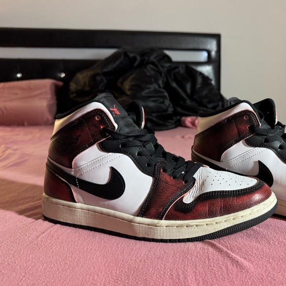 Nike Air Jordan 1 Mid SE - Picture 2 of 4